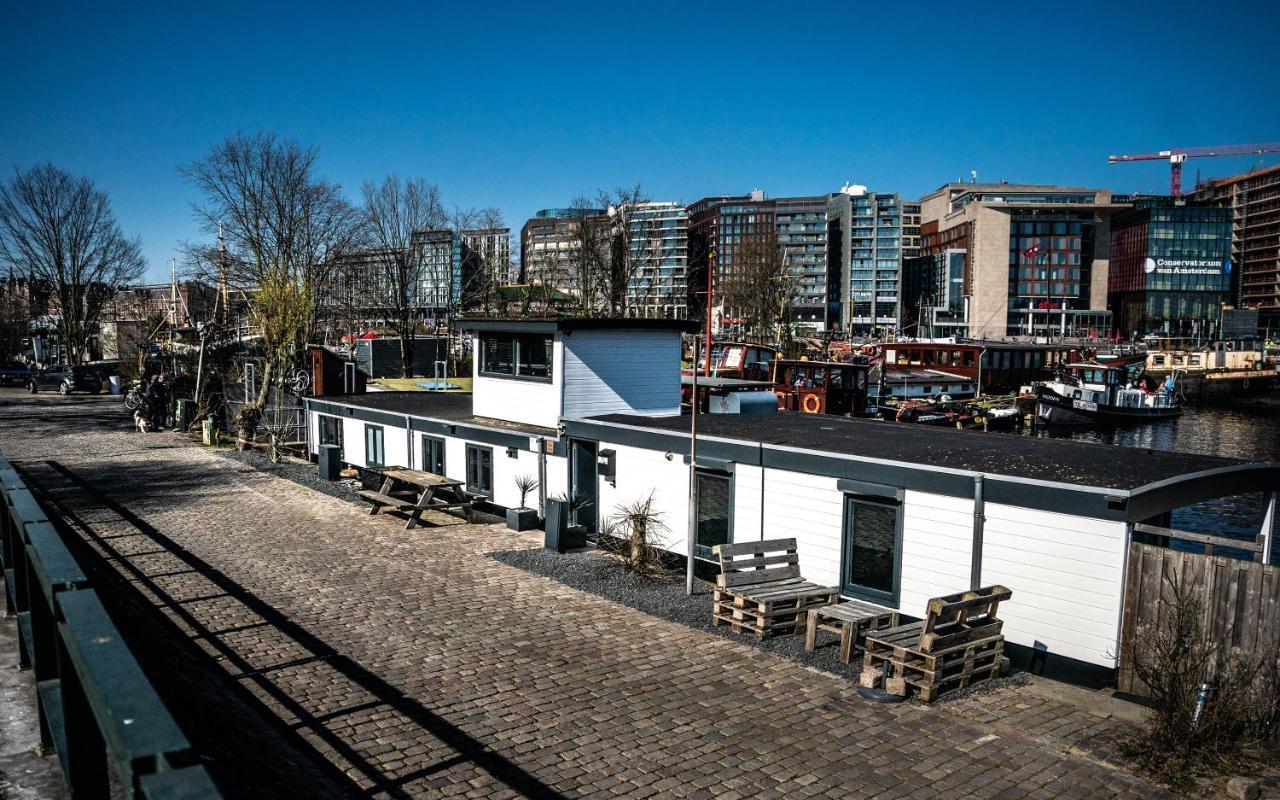 Houseboat Bed & Breakfast *