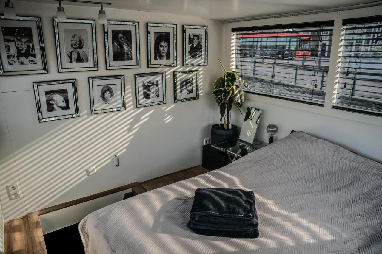 Houseboat Amsterdam