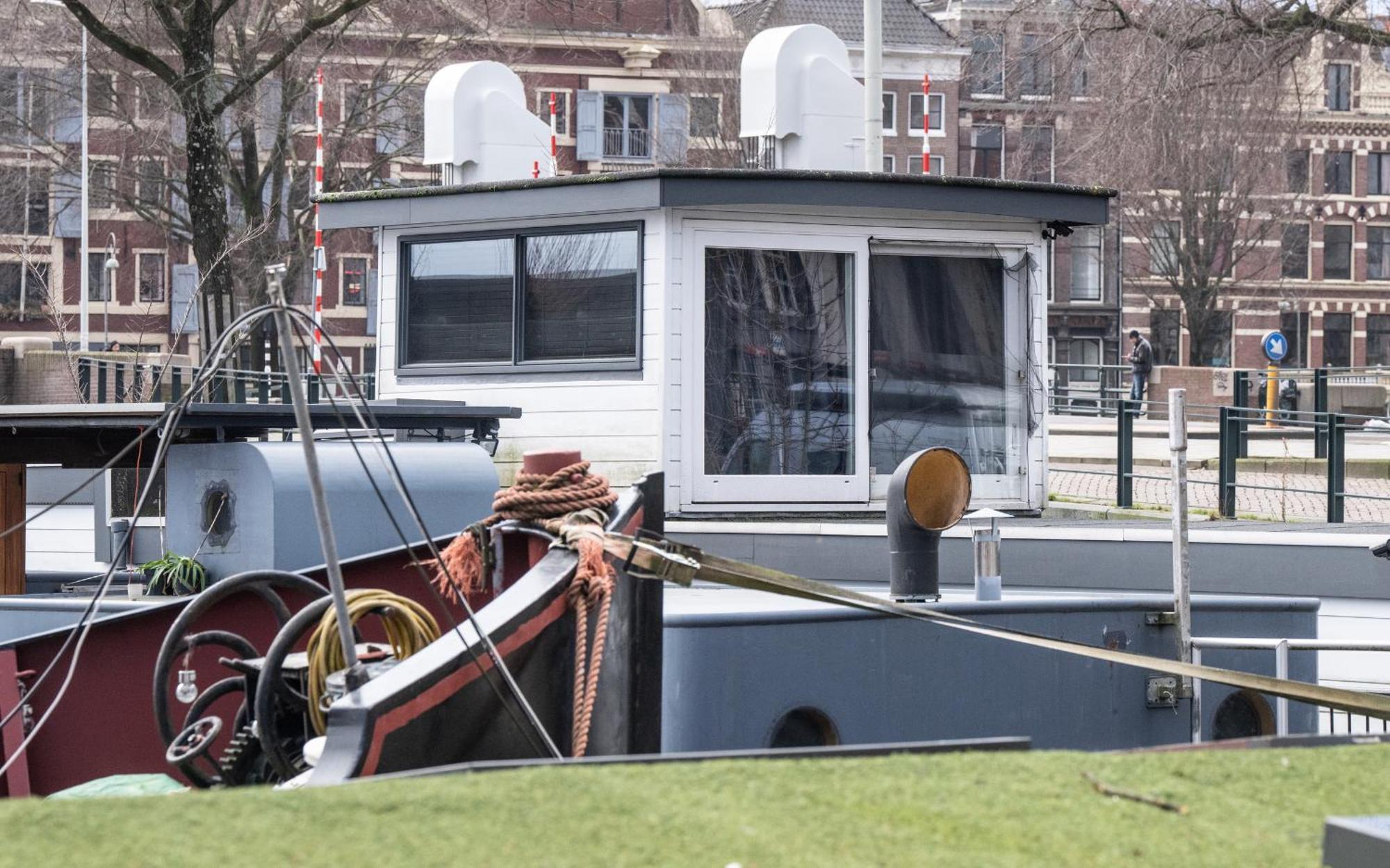 Houseboat * Amsterdam
